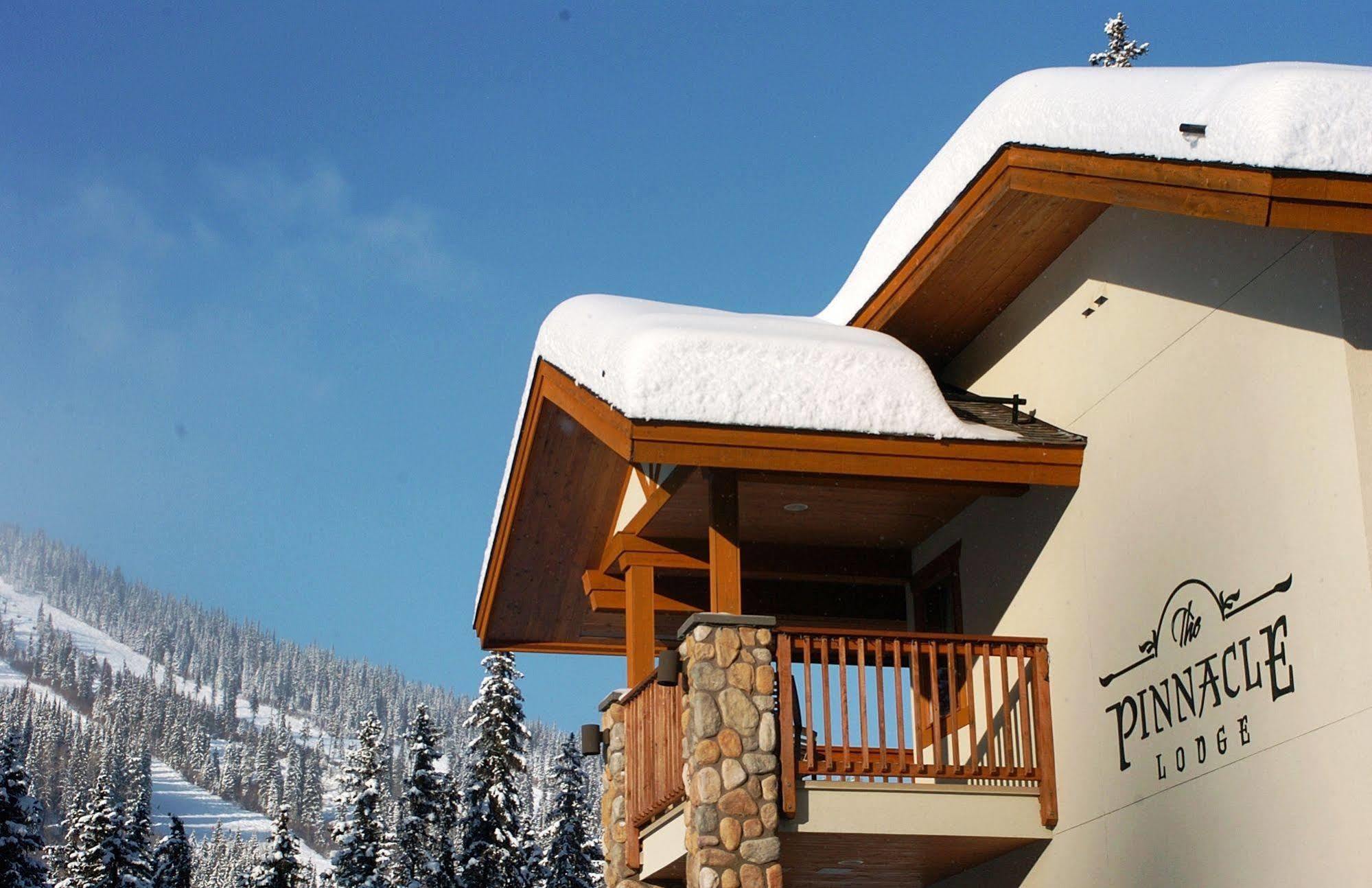 The Pinnacle Lodge Sun Peaks Exterior photo